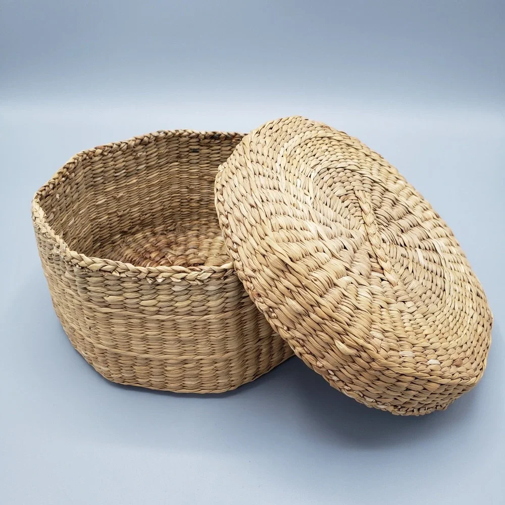 Vintage Sweet Grass Lidded Basket 70s to 90s Tightly Woven Excellent Shape‎ 6.5